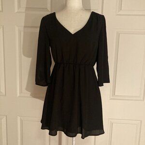 CLEARANCE 2/$10 or 3/$14 Forever 21 Black V-Neck Casual 3/4 Sleeve Mini Dress
